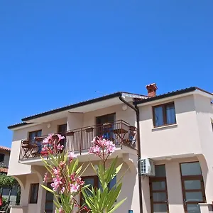 solaria-apartments-porec.in-istria.net/